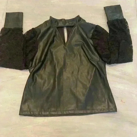 Faux Leather top with  Lace Sleeves Gorgeous Size Med - Picture 2 of 9